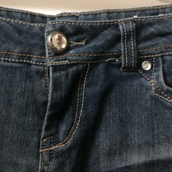 BONOBOS Womans Jeans Frayed Denim Shorts Crystal Encrusted Whiskering Sz 28 - Picture 7 of 10